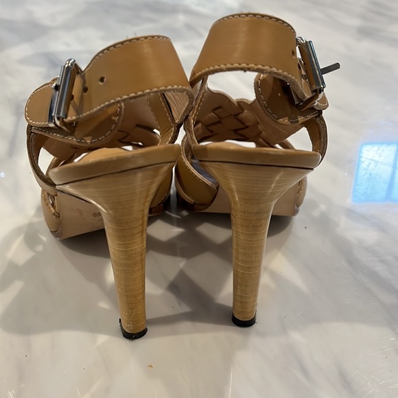 Manolo Blahnik strappy tan sandals sz 36.5- perfect for summer! - Picture 2 of 6